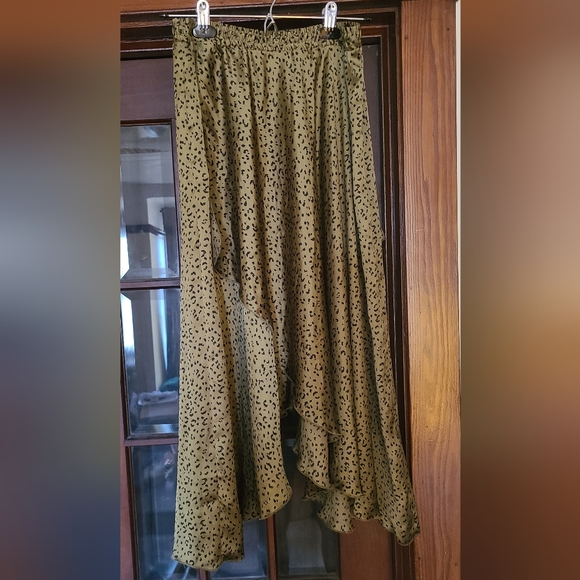 Zara | Satin Cheetah Print Skirt - Picture 2 of 5